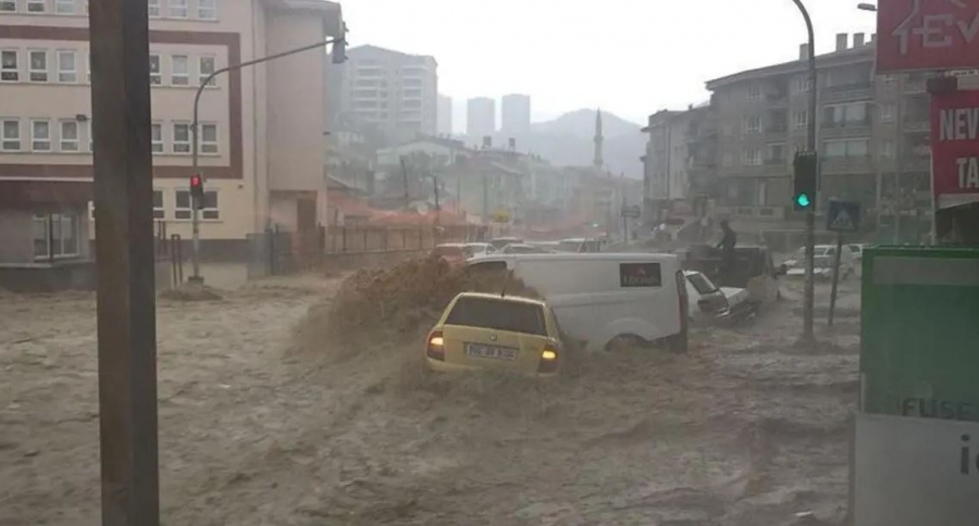 Τουρκία: Πρωτοφανείς πλημμύρες στην Άγκυρα από ισχυρή καταιγίδα