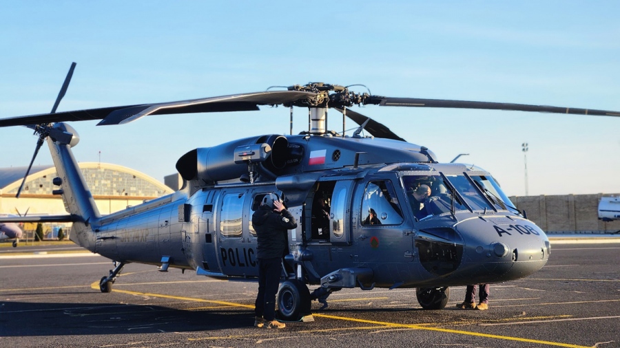 Ολόκληρη παρτίδα 5 ελικοπτέρων Black Hawk παραδόθηκε στην πολωνική αστυνομία – Θα χρησιμοποιούνται για τη φύλαξη των συνόρων