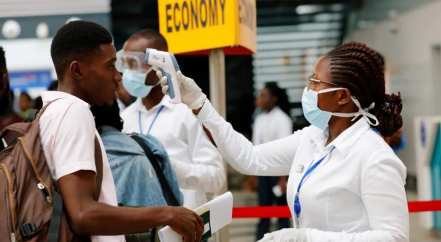 Τα πρώτα κρούσματα κορωνοιού στην Αφρική - Ξυπνούν μνήνες της πανδημίας του Έμπολα