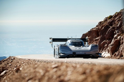 Δείτε πως το VW I.D. R τρέλανε τα χρονόμετρα στο Pikes Peak