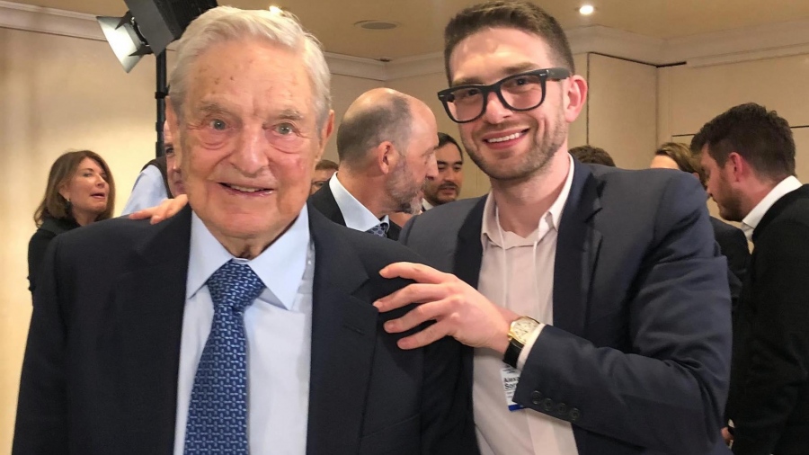 Σε σοκ ο γιος του George Soros μετά τη νίκη Trump στις ΗΠΑ, έχασε 1 δισ. δολ. – Deutsche Bank: «Είναι η οικονομία, ηλίθιε»