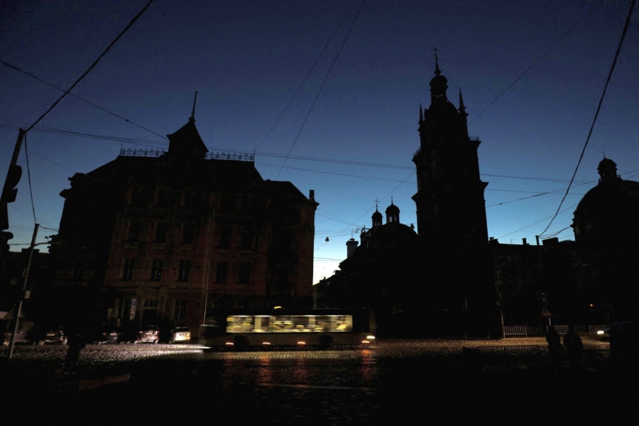 Η Ουκρανία προειδοποιεί τους πολίτες για blackout λόγω των ρωσικών επιθέσεων