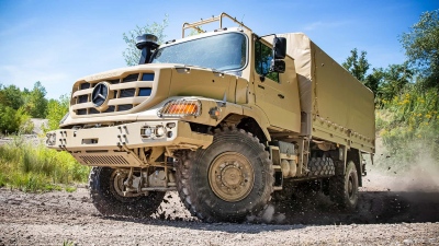 Στρατιωτικό Mercedes Arocs 6×6 με ντίζελ 12,8 λίτρων