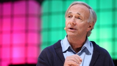 Dalio (Bridgewater): Σε θανάσιμο σπιράλ χρέους η Μεγάλη Βρετανία – Κινδυνεύουν οι ΗΠΑ