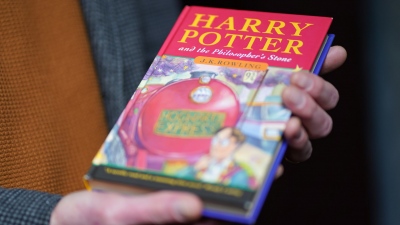 Η σπάνια πρώτη έκδοση του «Harry Potter» πωλήθηκε σε δημοπρασία – Μεγάλη μάχη έδωσαν οι λάτρεις της λογοτεχνίας