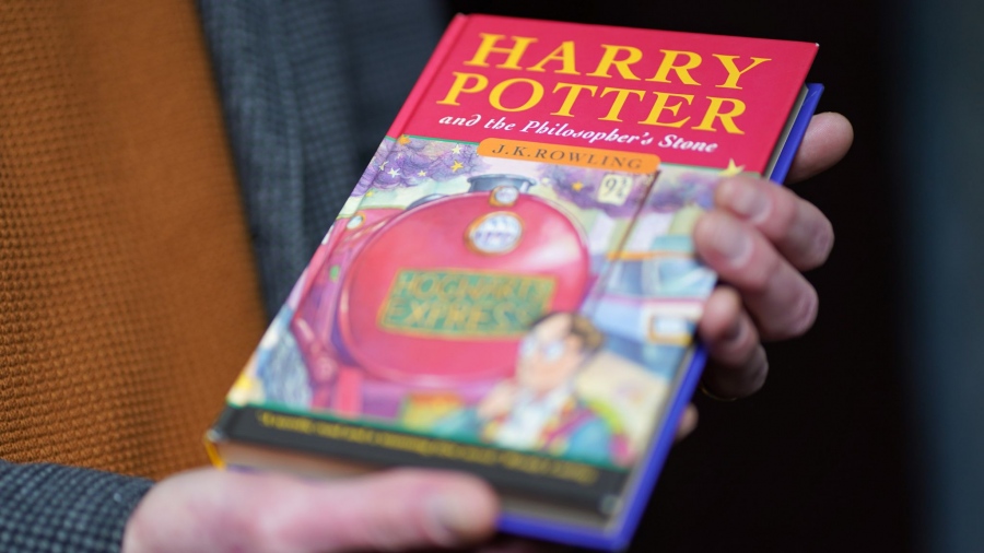 Η σπάνια πρώτη έκδοση του «Harry Potter» πωλήθηκε σε δημοπρασία – Μεγάλη μάχη έδωσαν οι λάτρεις της λογοτεχνίας