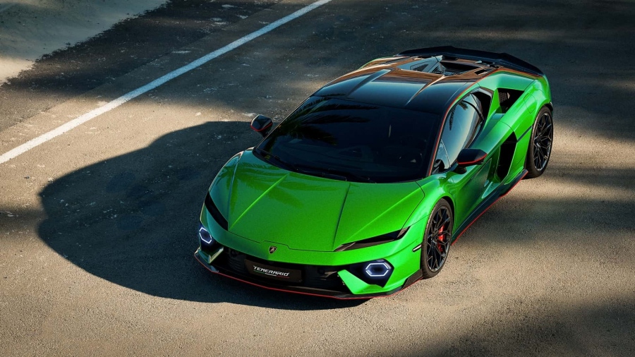 Η Lamborghini Temerario έχει 920 ίππους και μας βάζει στην πρίζα