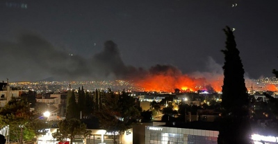 Μεγάλη πυρκαγιά στη λεωφόρο Καραμανλή στις Αχαρνές, καίγονται εργοστασιακές εγκαταστάσεις - Εστάλη μήνυμα 112