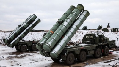 Πυραύλους S 400 μετέφεραν οι Ρώσοι στην Σερβία