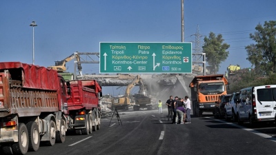 Ομαλοποιείται η κίνηση στην Αθηνών – Κορίνθου μετά το ατύχημα με το βυτιοφόρο