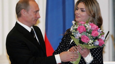 Γύρισε στη Μόσχα η αγαπημένη του Putin, λέει η Bild - «Για να ανακοινώσει τη νίκη επί της Ουκρανίας» - Άφησε το σαλέ