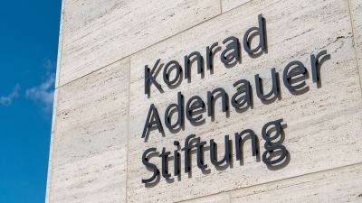 Ισχυρό χαστούκι στη Γερμανία: Παράνομο και ανεπιθύμητο κήρυξε το Ίδρυμα Konrad Adenauer η Ρωσία
