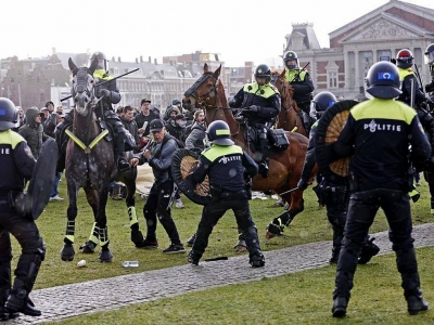 Ολλανδία: Χιλιάδες διαδηλωτές στο Άμστερνταμ κατά του lockdown - Ένταση με την αστυνομία