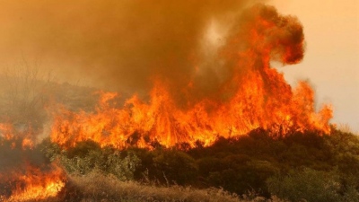 Σε συναγερμό η Κύπρος: Μάχη με τεράτιες αναζωπυρώσεις στην πυρκαγιά της Πάφου