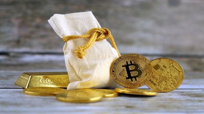 Στα 58.200 δολάρια εκτινάχθηκε το Bitcoin, πλέον αξίζει περισσότερο από ένα κιλό χρυσού