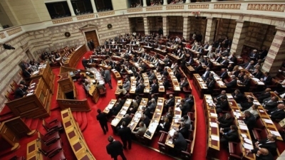 Υψηλοί τόνοι στη Βουλή για την Ελληνικός Χρυσός: Σκρέκας: Γλιτώσαμε εκατομμύρια - Τσίπρας: Δίνετε γη και ύδωρ