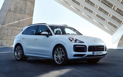 Νέα Porsche Cayenne E-Hybrid με 462 άλογα