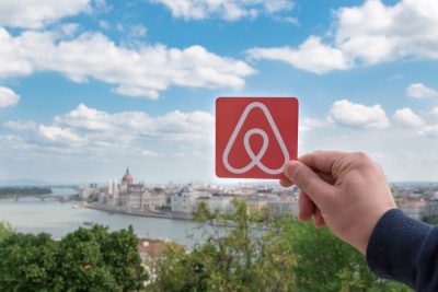 Υπερτουρισμός στην Ουγγαρία: Προς απαγόρευση της Airbnb - Περιφέρεια διεξάγει δημοψήφισμα και τα αποτελέσματα θα είναι δεσμευτικά