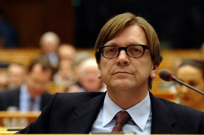 Guy Verhofstadt: Η Ευρώπη οφείλει να θωρακιστεί έναντι της πολιτικής προστατευτισμού του Trump