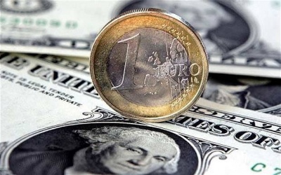 Πιέσεις στο ευρώ από την Καταλονία - Στο -0,4% και το 1,182 δολ.