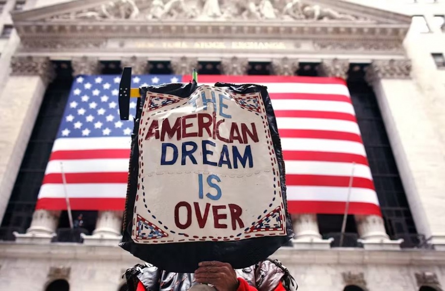 Οι Αμερικανοί θεωρούν νεκρό το «American Dream» - Βλέπουν με «κιάλια» την αγορά κατοικίας