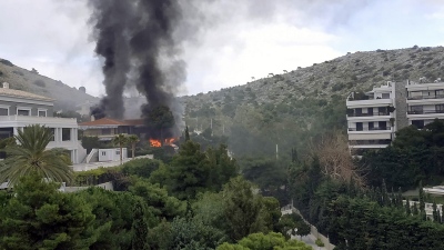 Drone εντόπισε πυρκαγιά στο Πανόραμα Βούλας και η πυροσβεστική επενέβη άμεσα