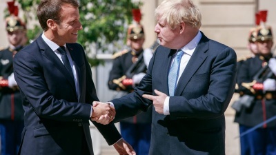 Politico: Επιστολή Macron σε Johnson για στενότερη συνεργασία σε άμυνα και ασφάλεια μετά το Brexit