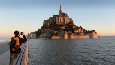 Deutsche Welle: Η Γαλλία θέτει στόχο για 100 εκατ. τουρίστες έως το 2020