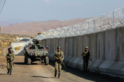 Η Ελλάδα βρήκε ένα «σύμμαχο» απέναντι στην νέα μεταναστευτική κρίση… την Τουρκία που δεν θέλει Αφγανούς, έχει τείχος 295 km