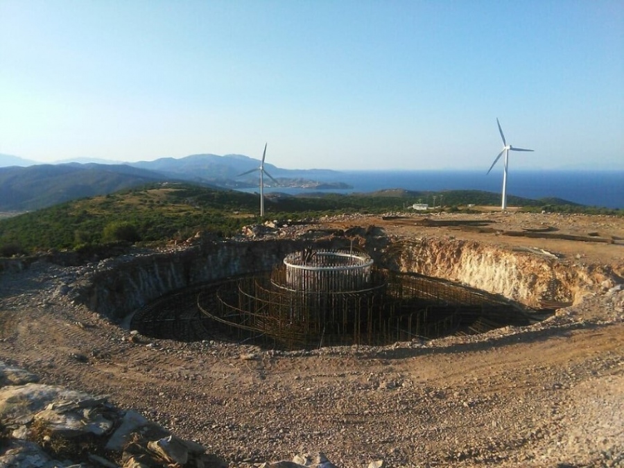 Θλίψη και οργή για το Βέρμιο – Απέραντο εργοτάξιο για τις ανεμογεννήτριες: Τσιμέντο, σίδερα, πτερύγια και μπάζα κατέστρεψαν το βουνό