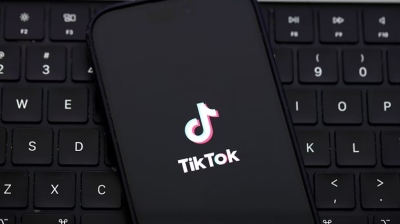 Σε ισχύ τα παρανοϊκά μέτρα της ΕΕ κατά του TikTok για τη Ρουμανία – Τρόμος για τις εκλογές σε Κροατία και Γερμανία