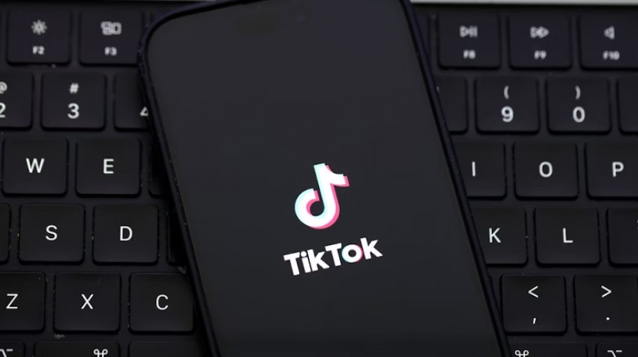 Σε ισχύ τα παρανοϊκά μέτρα της ΕΕ κατά του TikTok για τη Ρουμανία – Τρόμος για τις εκλογές σε Κροατία και Γερμανία