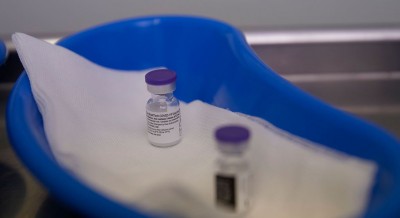 Κρήτη: Ξεκινούν οι εμβολιασμοί τη Δευτέρα 4/1 στο νοσοκομείο Χανίων και στο ΠΑΓΝΗ - Παραδόθηκαν τα εμβόλια