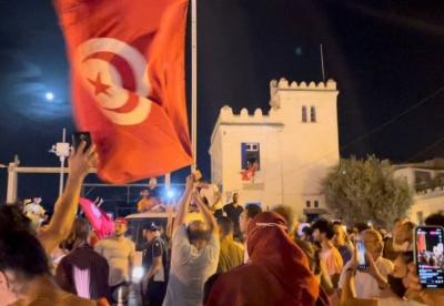 Χάος στην Τυνησία - Ο στρατός στο πρωθυπουργικό μέγαρο - «Eισβολή» στο Al Jazeera