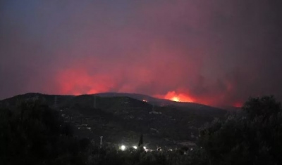 Μαίνεται πυρκαγιά στην Αγία Μαρίνα - Χωρίς ενεργό μέτωπο οι φωτιές σε Εύβοια και Ρέθυμνο