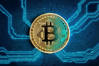 Στα 7.306 δολάρια το Bitcoin με πτώση 5,6% στη σκιά της έρευνας για χειραγώγηση των τιμών του