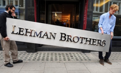 To φάντασμα της Lehman Brothers επιστρέφει: Επόμενες... υπό κατάρρευση 67 τράπεζες - Γιατί το ντόμινο θα αρχίσει να πέφτει