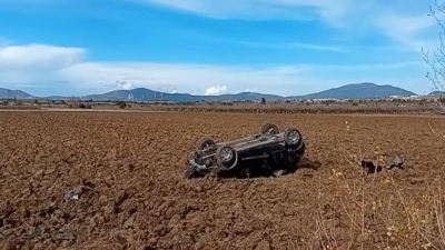 Αυτοκίνητο αναποδογύρισε στην Τανάγρα